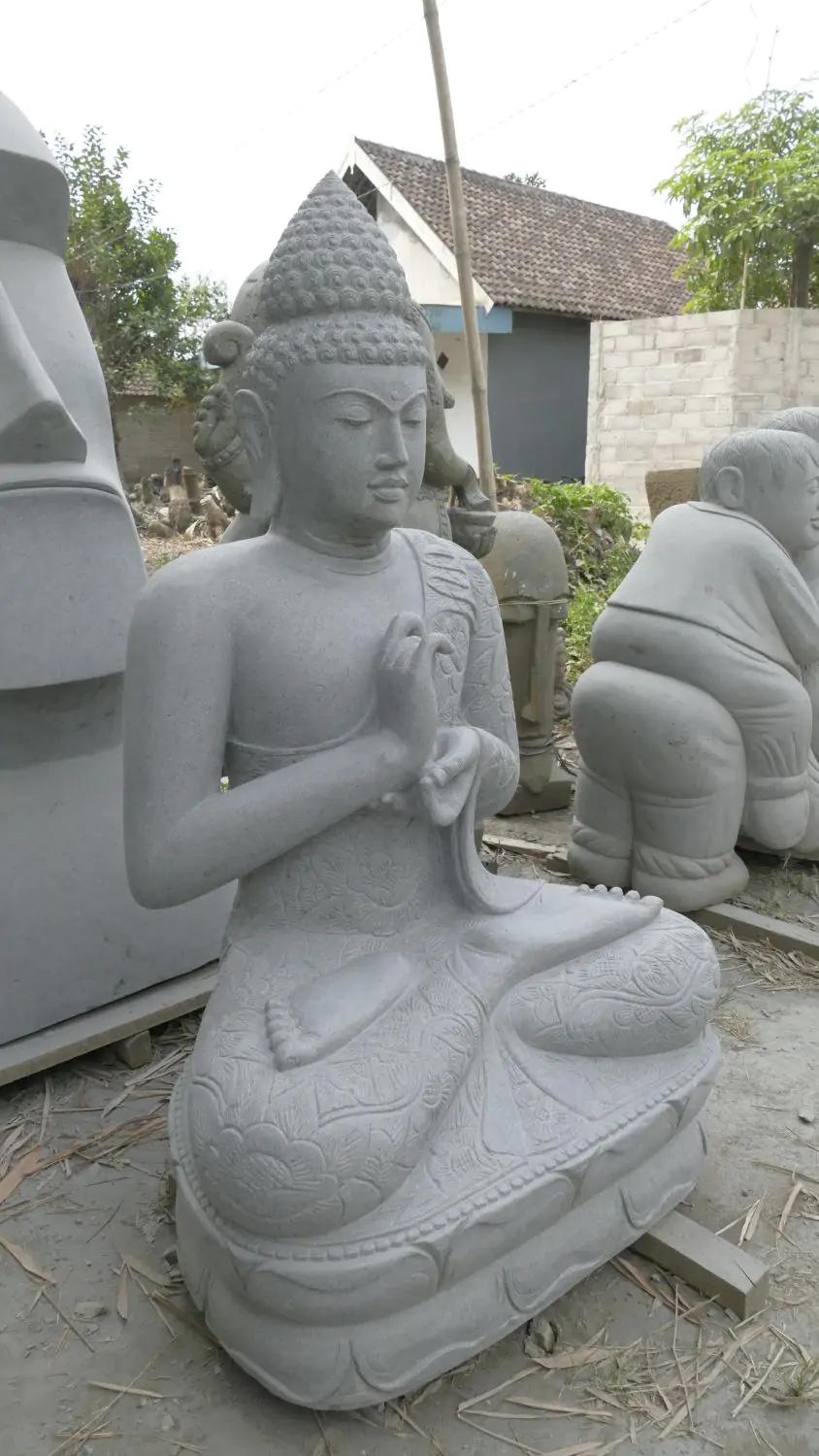  Product image 5 of the product “Seated Buddha with floral carving -Chakra position. About 152cm height. Natural stone (river stone), stonemasonry ”